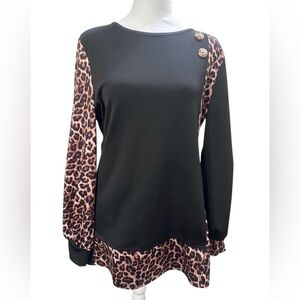 Flattering Women’s Animal Print Top. Size Small